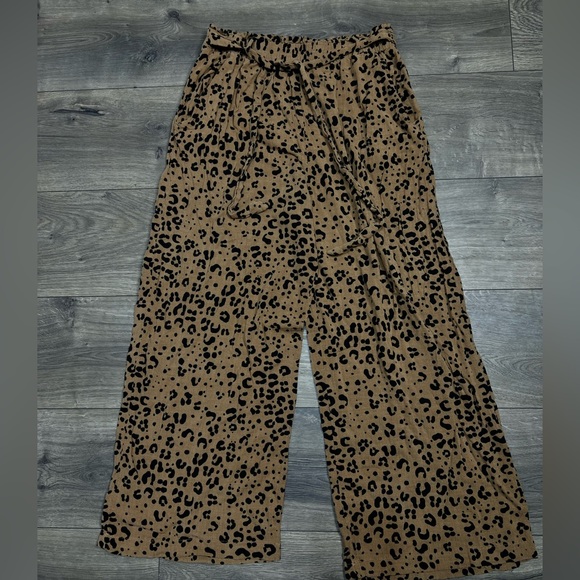 Lularoe leopard Diane pant - Picture 1 of 3
